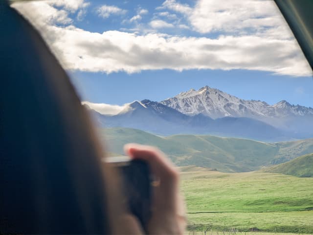 塔公草原雅拉雪山