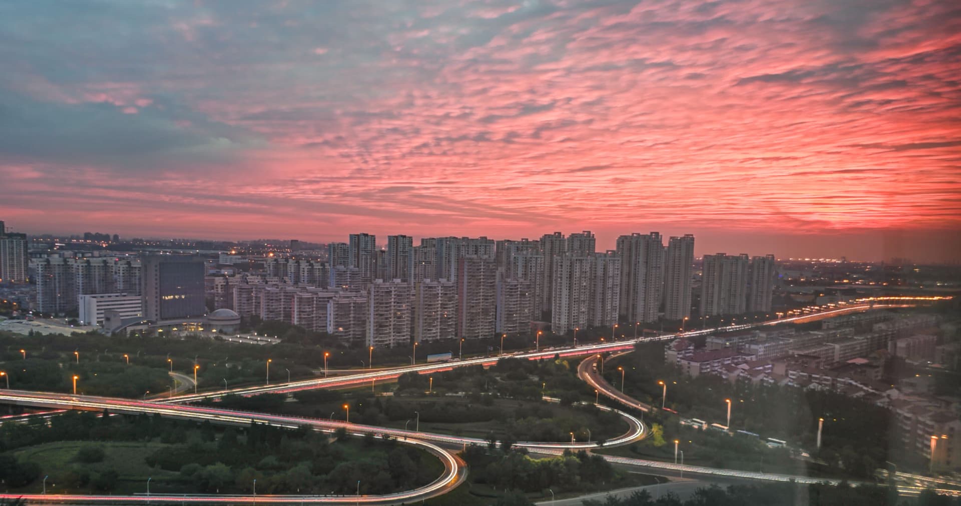 朝霞车流堆栈